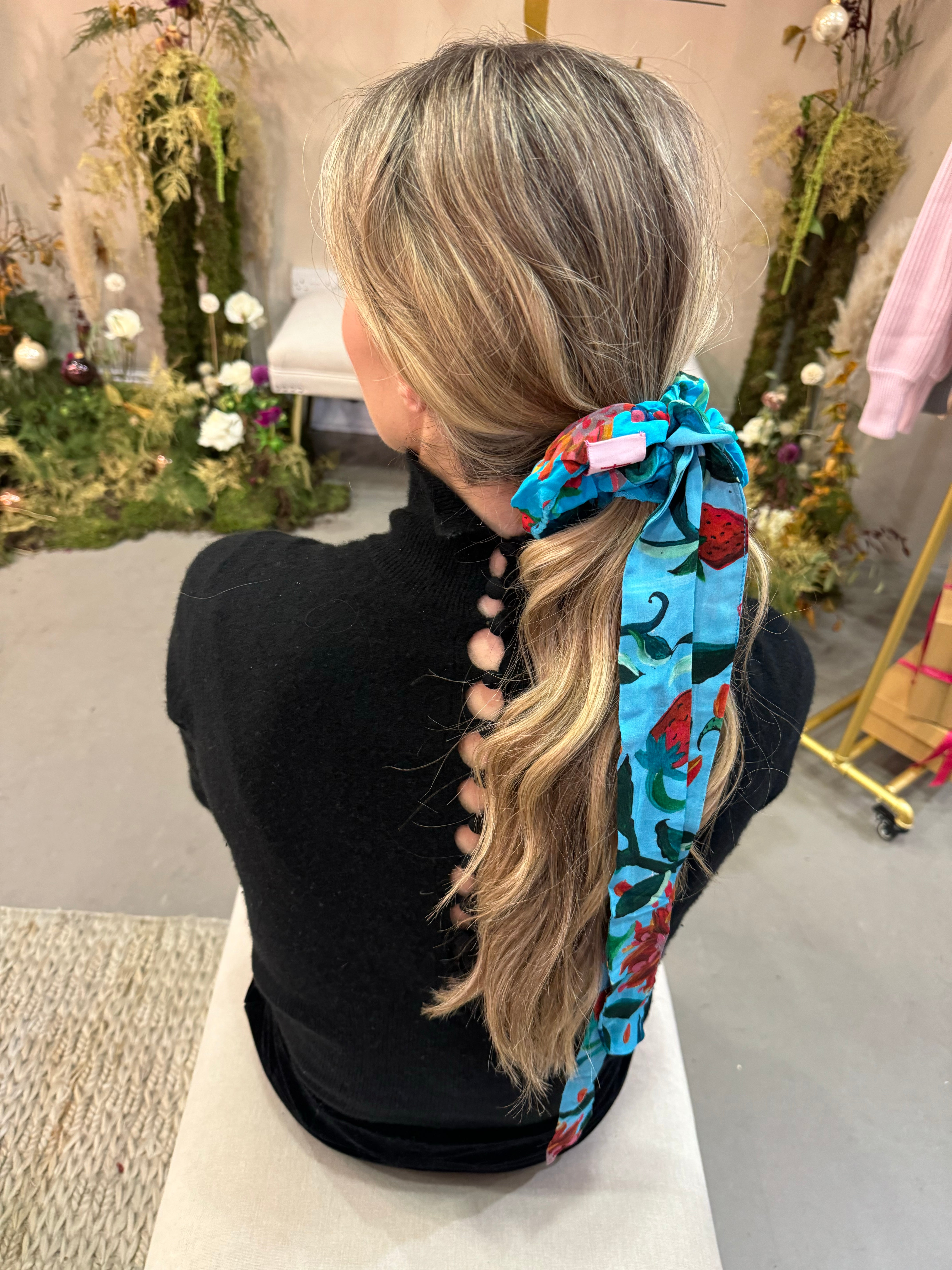 XL BOW SCRUNCHIE