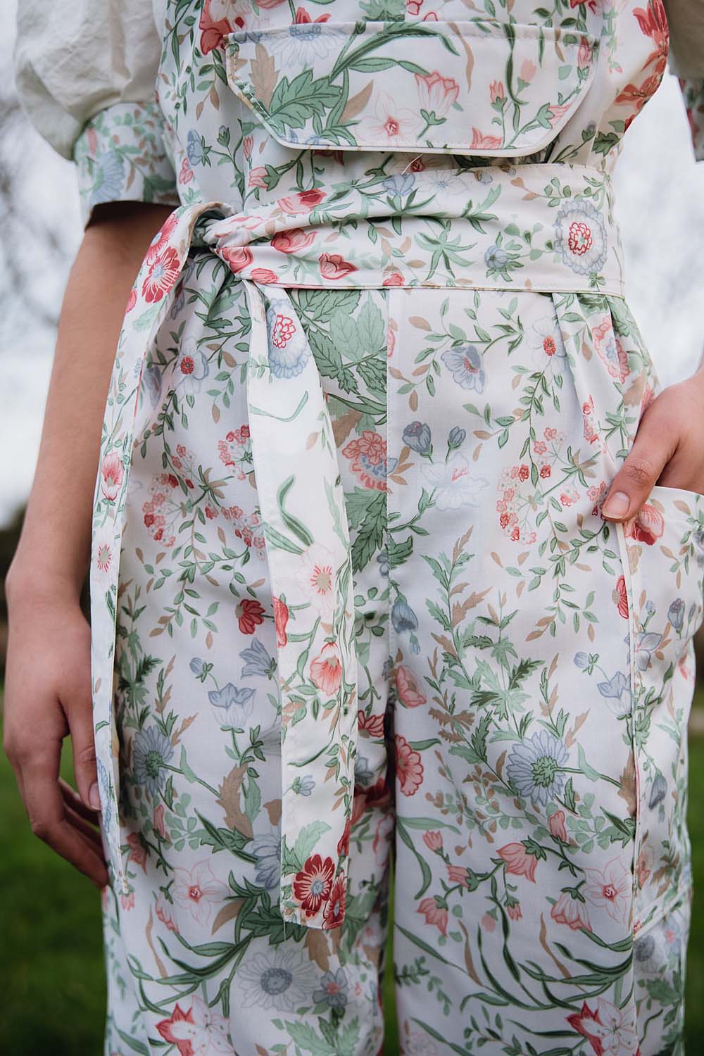 CLO WHITE FLORAL4 1